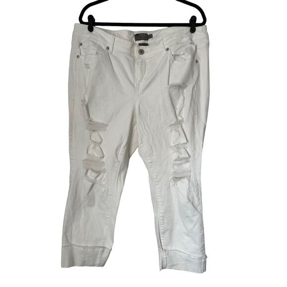 Torrid Jeans Size 18 Crop Boyfriend Optic White Vintage Stretch Distressed Cuff - Picture 1 of 16